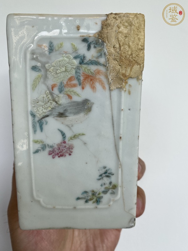 古玩花鳥紋四方淺絳彩筆筒真品鑒賞圖