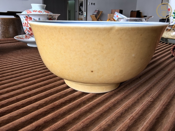古玩陶瓷外醬釉內(nèi)青花纏枝蓮紋碗真品鑒賞圖