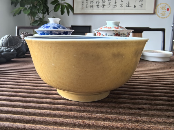 古玩陶瓷外醬釉內(nèi)青花纏枝蓮紋碗真品鑒賞圖