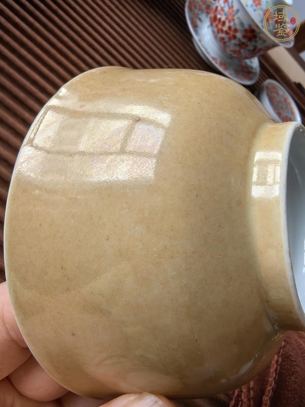 古玩陶瓷外醬釉?xún)?nèi)青花纏枝蓮紋碗真品鑒賞圖