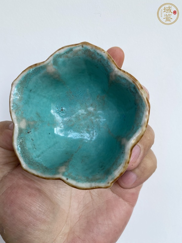 古玩陶瓷粉彩花口杯真品鑒賞圖