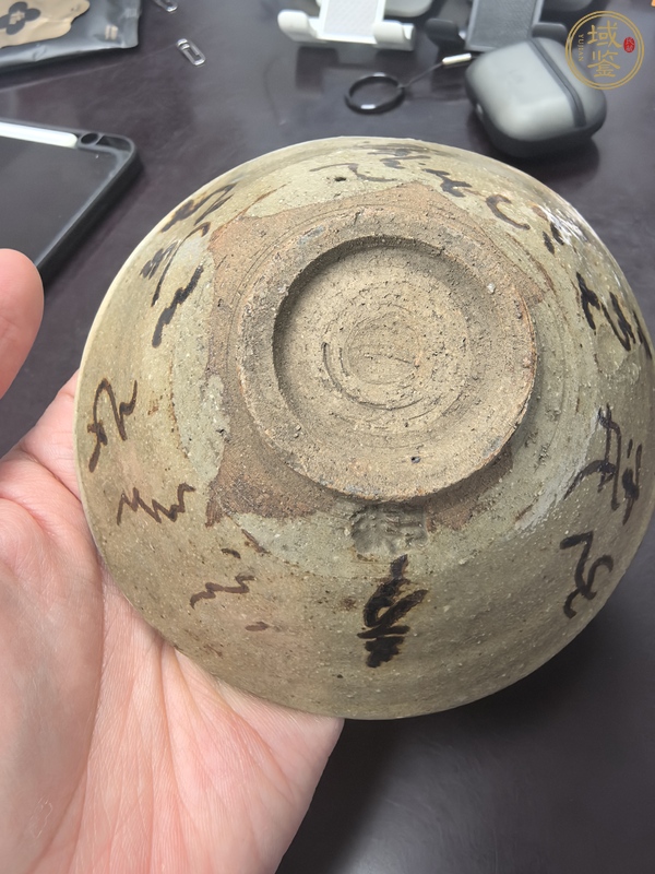 古玩陶瓷褐彩碗真品鑒賞圖