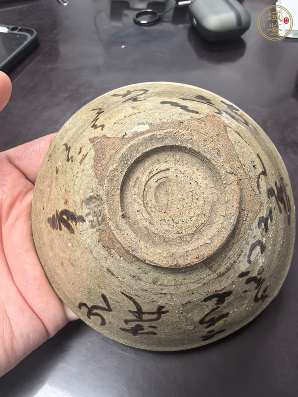 古玩陶瓷褐彩碗真品鑒賞圖