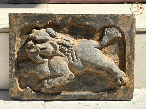 古玩刀刻工跑獅圖磚雕真品鑒賞圖