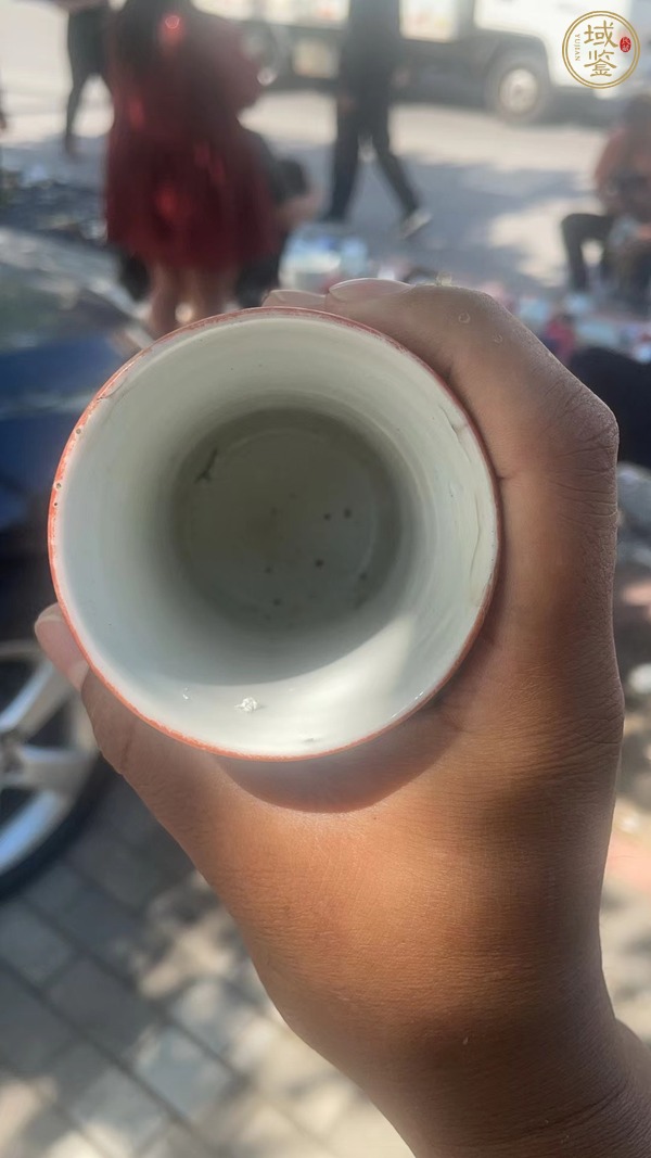 古玩陶瓷珊瑚紅留白筆筒真品鑒賞圖