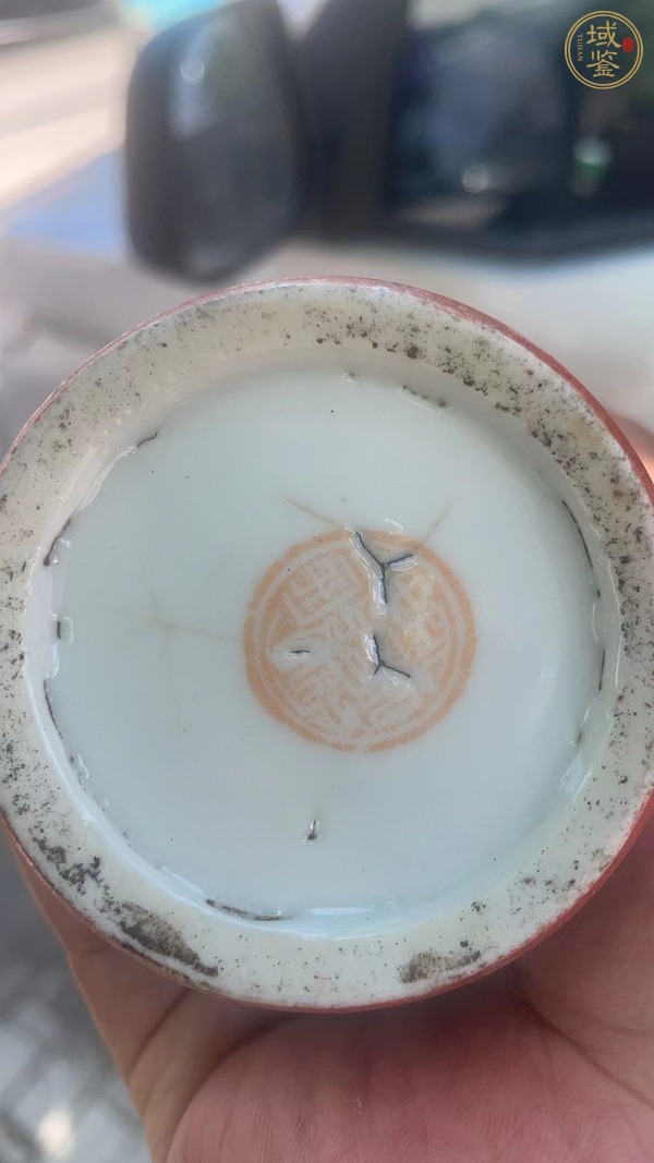 古玩陶瓷珊瑚紅留白筆筒真品鑒賞圖