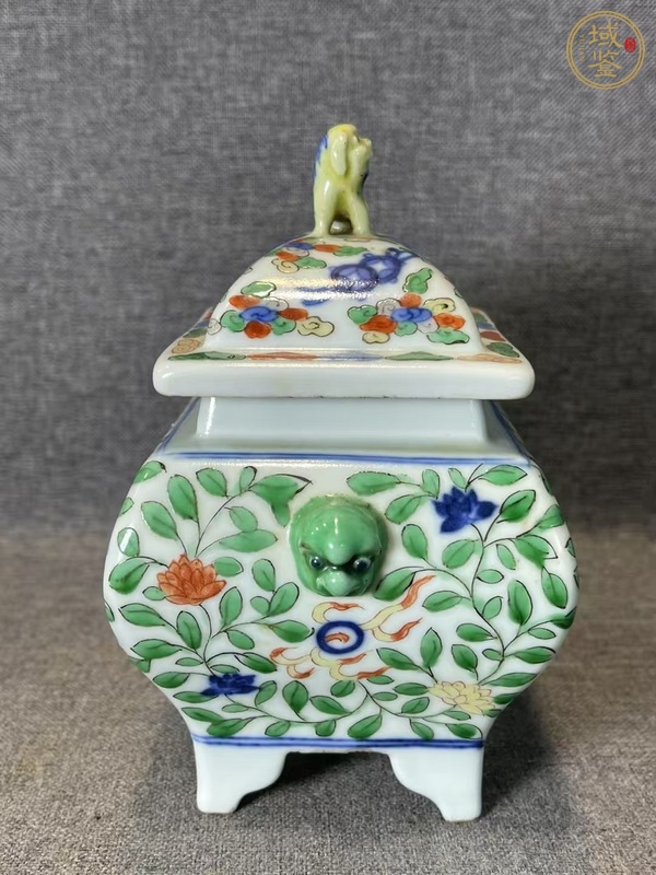 古玩陶瓷青花五彩龍紋鼎式爐真品鑒賞圖