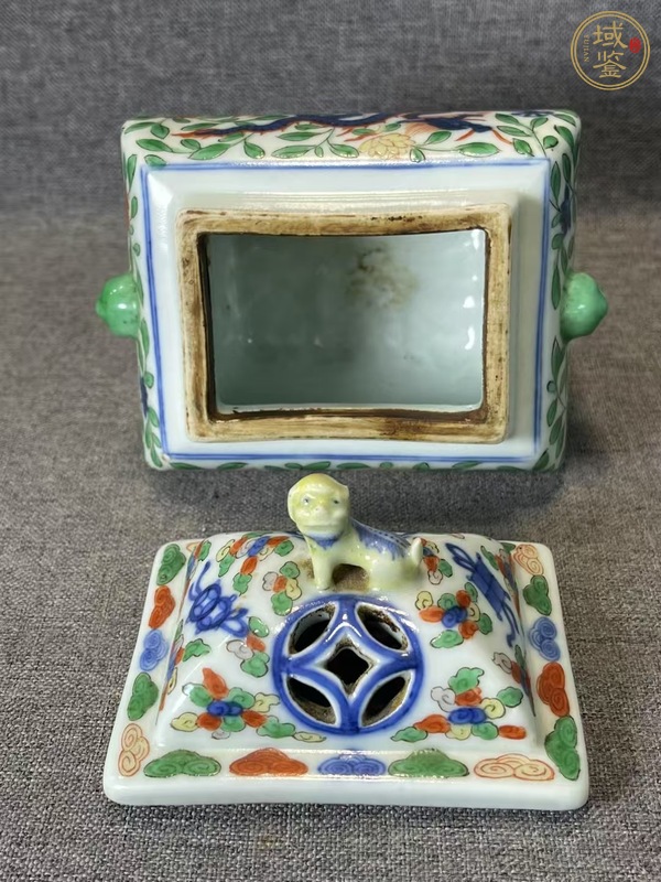 古玩陶瓷青花五彩龍紋鼎式爐真品鑒賞圖