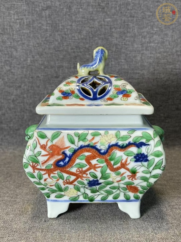 古玩陶瓷青花五彩龍紋鼎式爐真品鑒賞圖