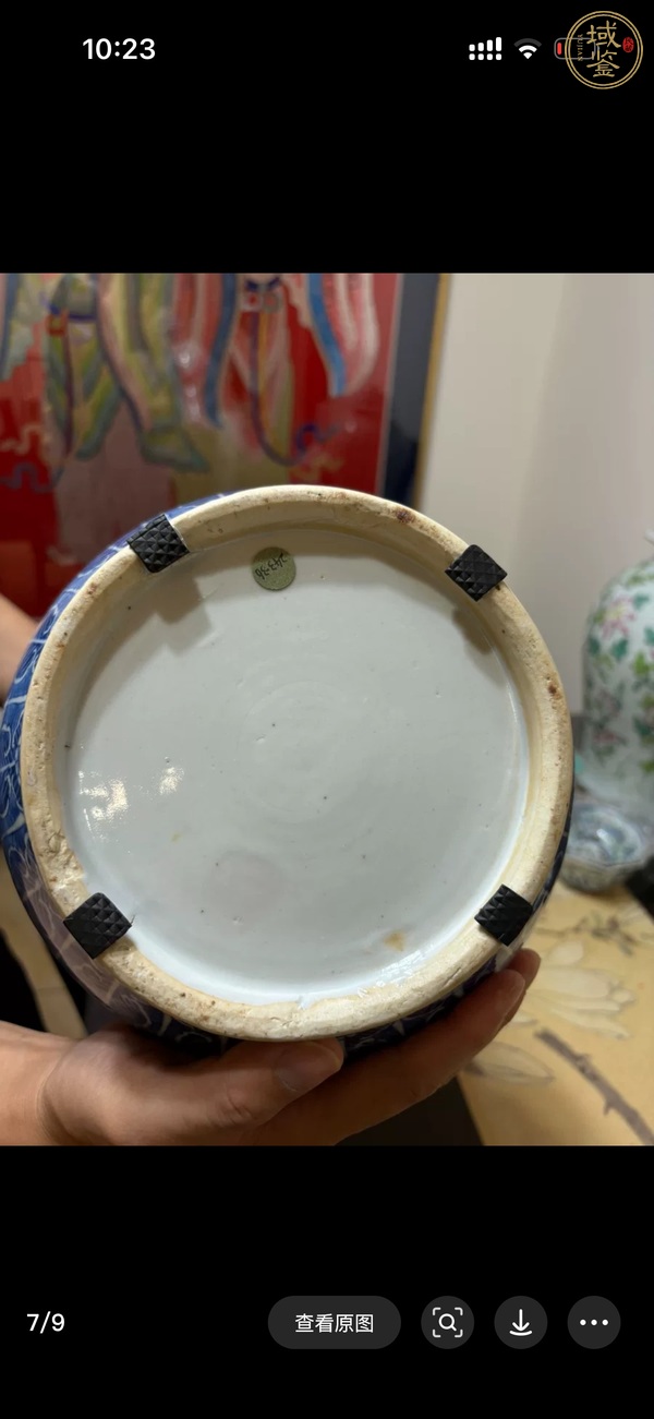 古玩陶瓷青花纏枝花卉紋貼塑龍紋瓶真品鑒賞圖