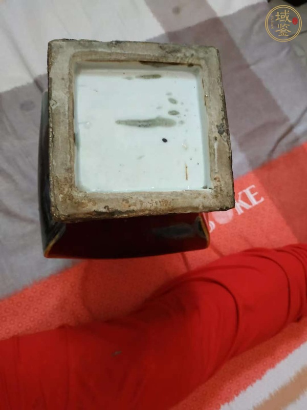 古玩陶瓷褐釉四方瓶真品鑒賞圖