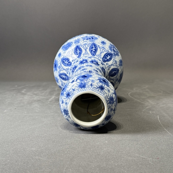古玩陶瓷青花花卉紋蒜頭瓶拍賣，當(dāng)前價(jià)格9888元