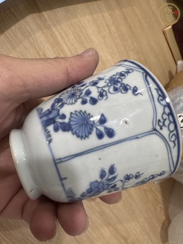 古玩陶瓷花卉紋青花杯真品鑒賞圖