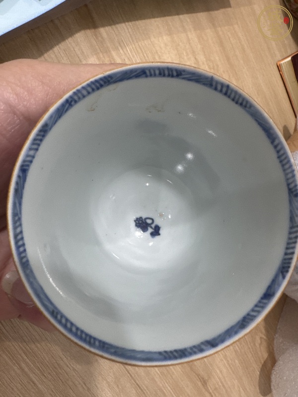 古玩陶瓷花卉紋青花杯真品鑒賞圖