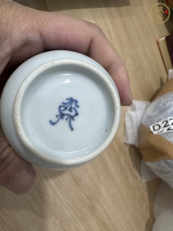 古玩陶瓷花卉紋青花杯真品鑒賞圖