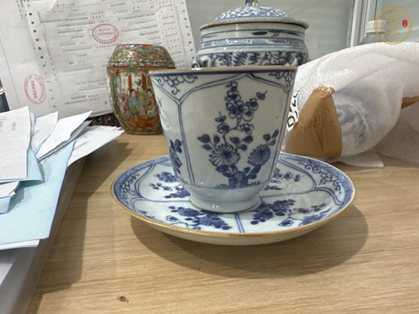 古玩陶瓷花卉紋青花杯真品鑒賞圖