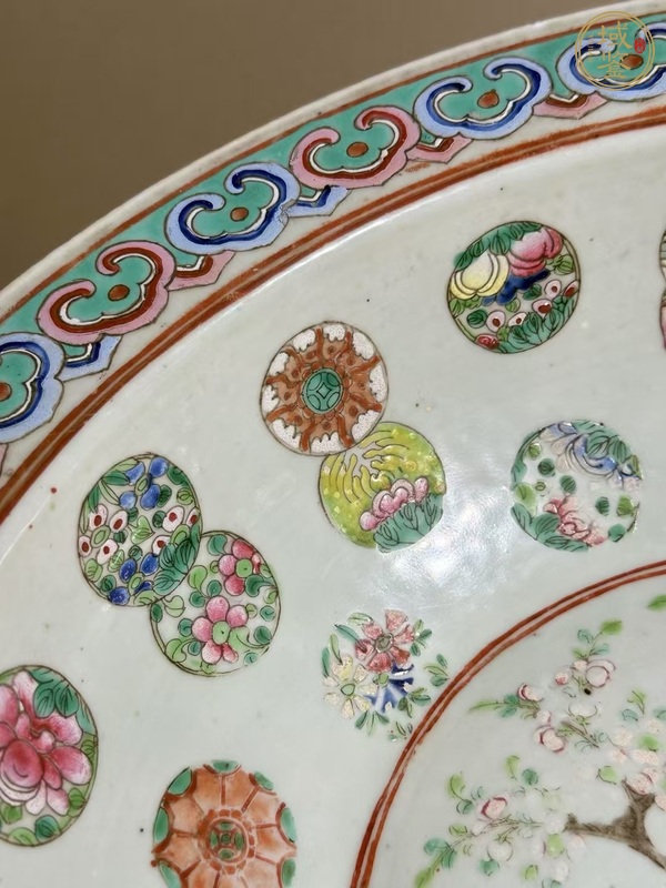 古玩陶瓷粉彩鳳穿牡丹圖折沿盆真品鑒賞圖