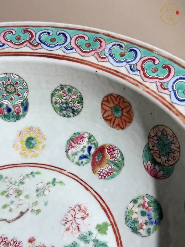 古玩陶瓷粉彩鳳穿牡丹圖折沿盆真品鑒賞圖
