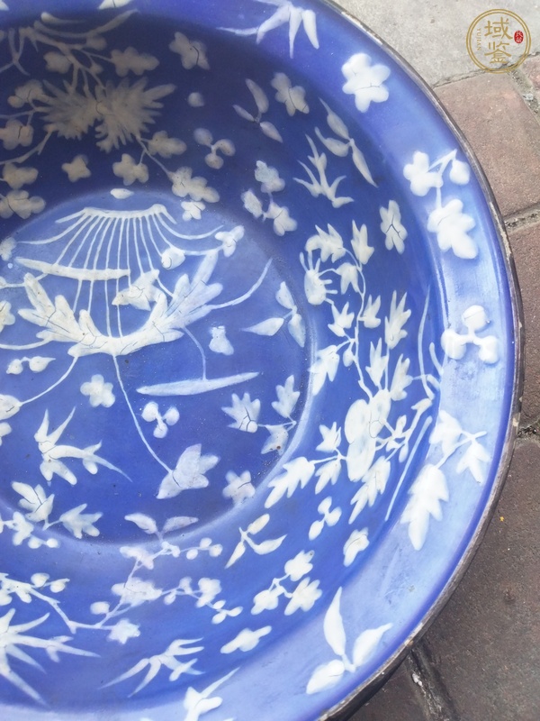 古玩陶瓷祭蘭釉堆白花卉紋洗手盆真品鑒賞圖