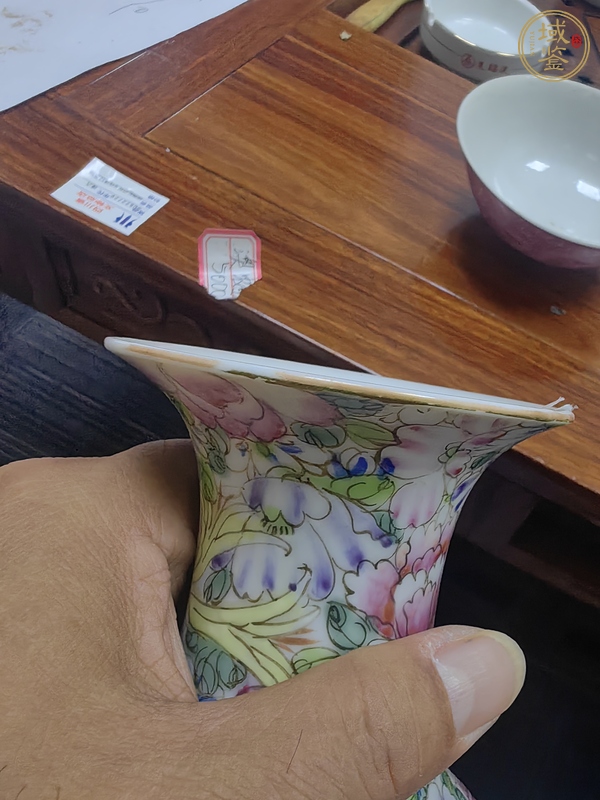 古玩陶瓷粉彩瓶真品鑒賞圖