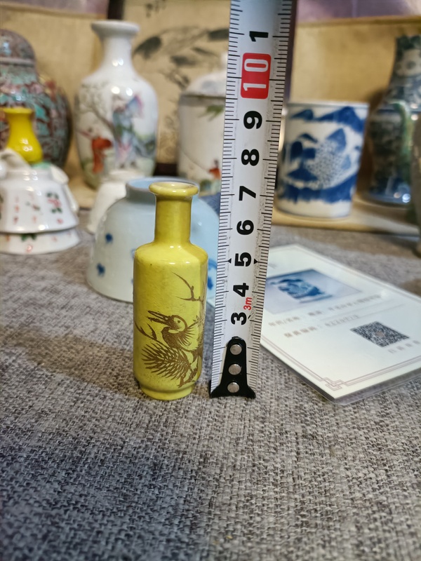 古玩陶瓷民國黃釉描金松鶴延年圖鼻煙壺拍賣,當前價格3888元