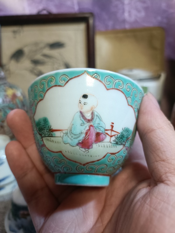 古玩轉賣民國晚松石綠開光粉彩童子圖仰鐘杯拍賣，當前價格6588元