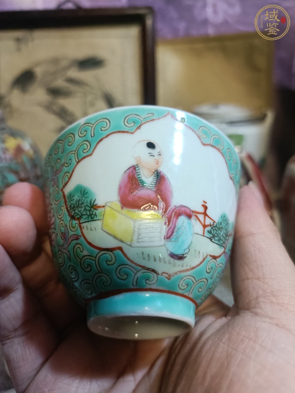 古玩陶瓷松石綠開光粉彩童子圖仰鐘杯真品鑒賞圖