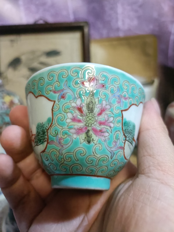 古玩陶瓷民國晚松石綠開光粉彩童子圖仰鐘杯拍賣，當前價格2888元