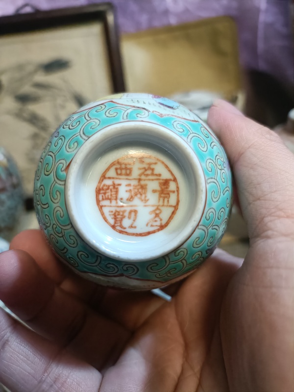 古玩陶瓷民國晚松石綠開光粉彩童子圖仰鐘杯拍賣，當前價格2888元