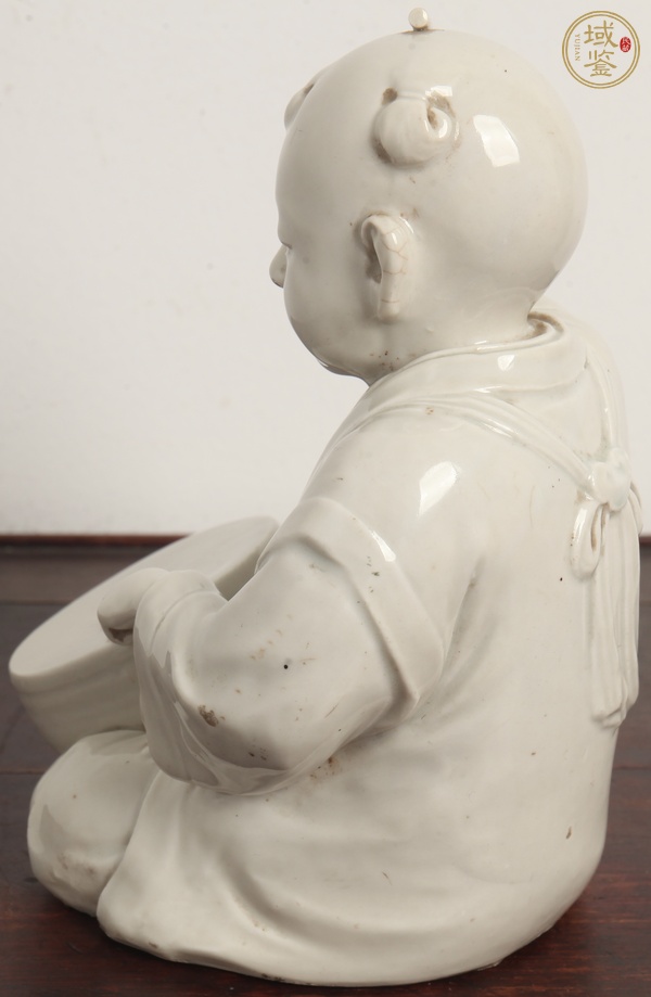 古玩陶瓷擊鼓童子塑像真品鑒賞圖