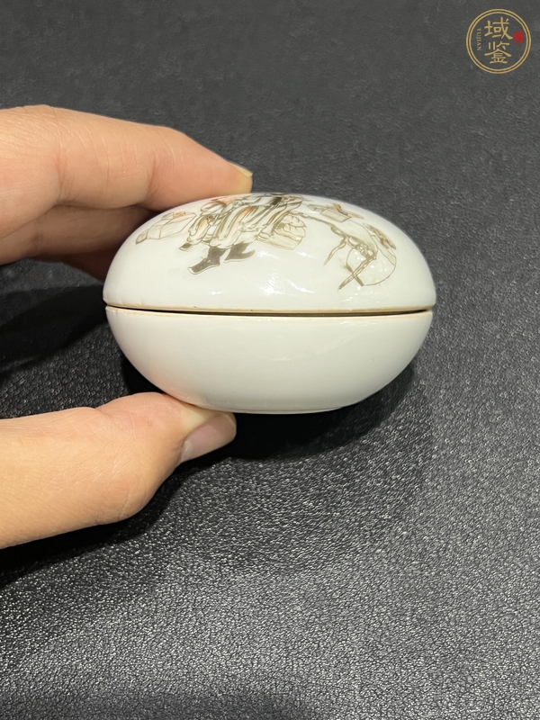 古玩陶瓷墨彩人物蓋盒真品鑒賞圖