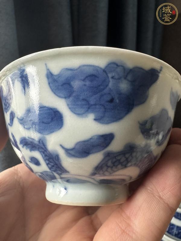 古玩陶瓷青花趕珠龍紋茶杯真品鑒賞圖