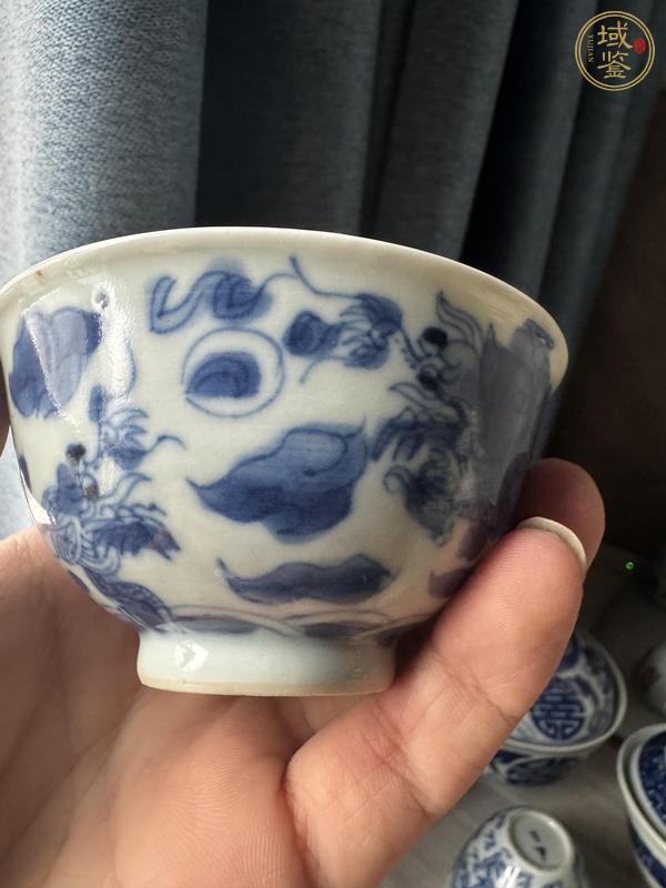 古玩陶瓷青花趕珠龍紋茶杯真品鑒賞圖