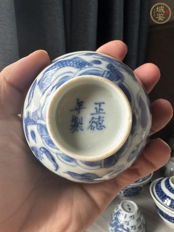 古玩陶瓷青花趕珠龍紋茶杯真品鑒賞圖