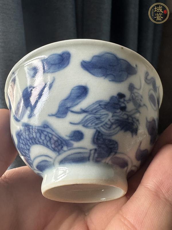 古玩陶瓷青花趕珠龍紋茶杯真品鑒賞圖