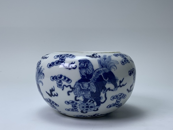 古玩陶瓷清晚期·青花獅子紋水盂拍賣，當(dāng)前價(jià)格0元