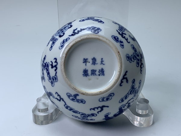 古玩陶瓷清晚期·青花獅子紋水盂拍賣，當(dāng)前價(jià)格0元