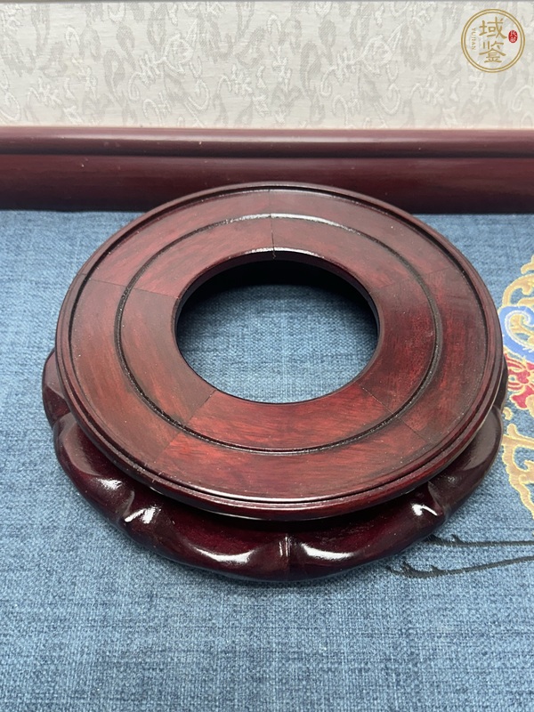 古玩陶瓷出口創(chuàng)匯期紅木底座真品鑒賞圖