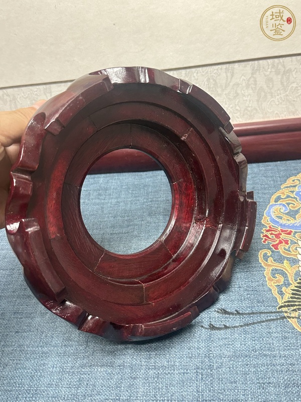 古玩陶瓷出口創(chuàng)匯期紅木底座真品鑒賞圖