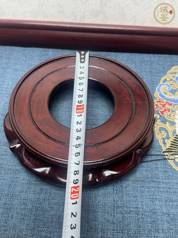 古玩陶瓷出口創(chuàng)匯期紅木底座真品鑒賞圖