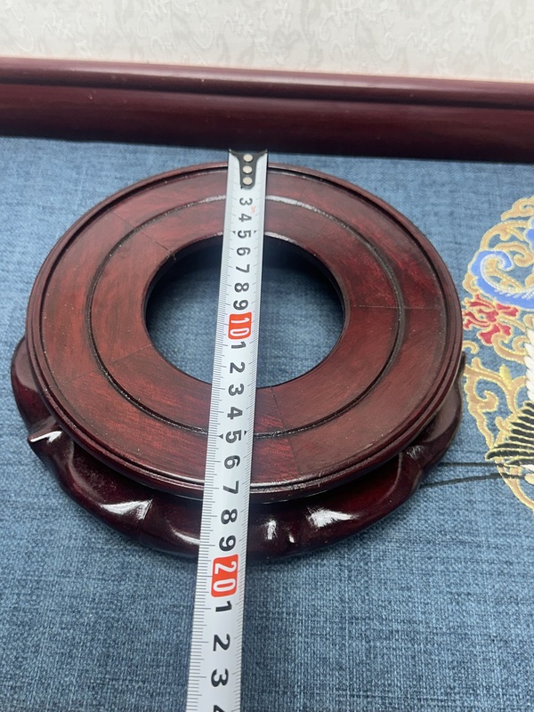 古玩陶瓷150件創(chuàng)匯期紅木底座拍賣，當(dāng)前價(jià)格239元