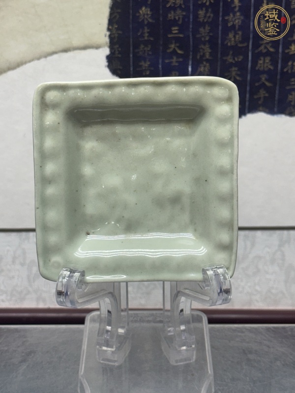 古玩陶瓷青釉印花盤真品鑒賞圖