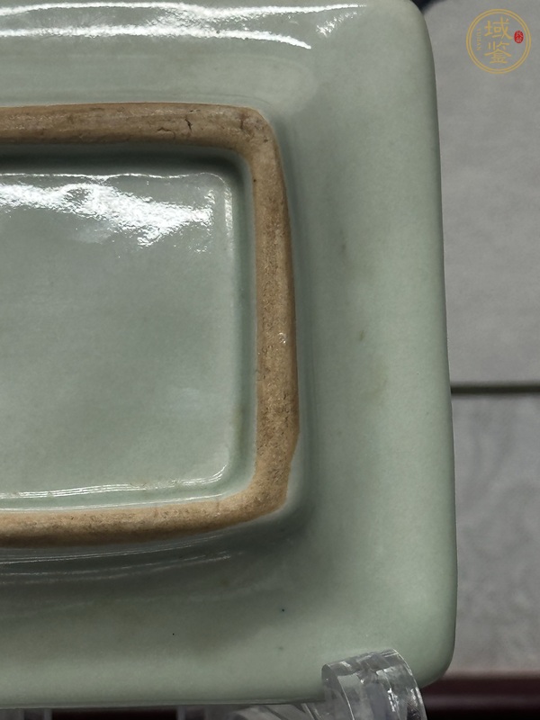 古玩陶瓷青釉印花盤真品鑒賞圖