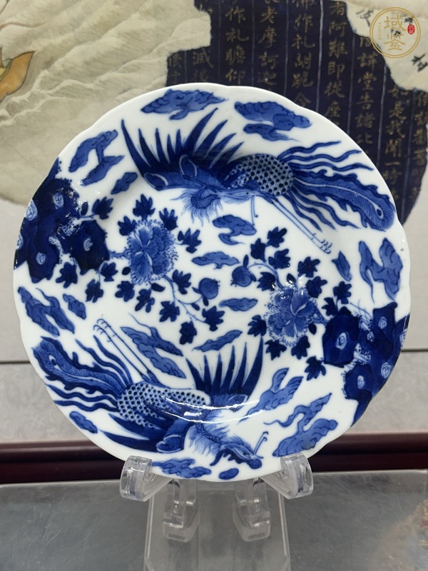 古玩陶瓷鳳穿牡丹紋青花盤真品鑒賞圖