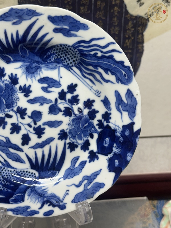 古玩陶瓷鳳穿牡丹紋青花盤真品鑒賞圖