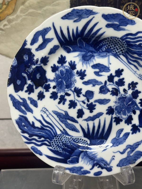 古玩陶瓷鳳穿牡丹紋青花盤真品鑒賞圖
