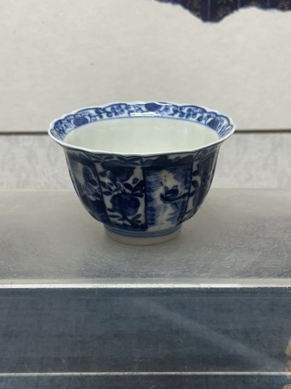 古玩轉(zhuǎn)賣清中晚期精品青花大尺寸花口茶杯拍賣，當(dāng)前價格1188元
