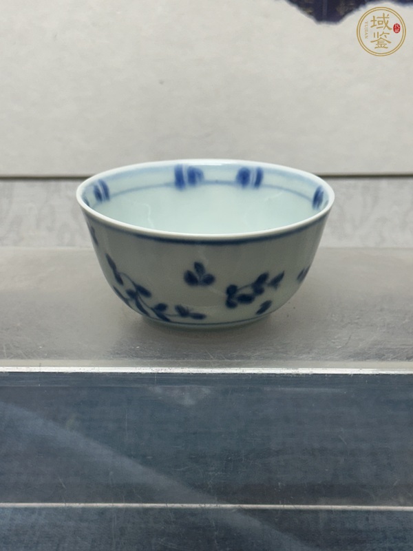 古玩陶瓷花卉獅紋青花茶圓真品鑒賞圖