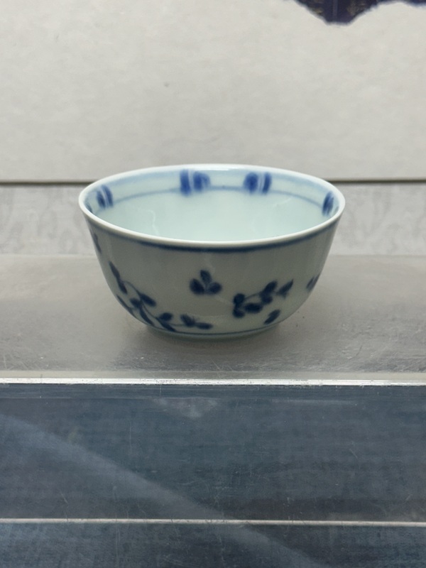 古玩陶瓷清康熙精品花卉獅紋青花茶圓拍賣(mài)，當(dāng)前價(jià)格1260元