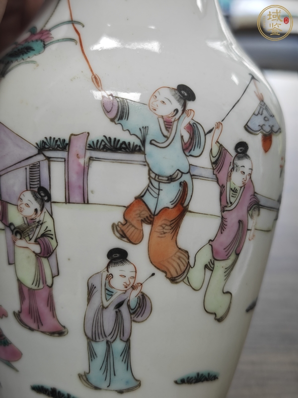 古玩陶瓷人物紋粉彩瓶真品鑒賞圖